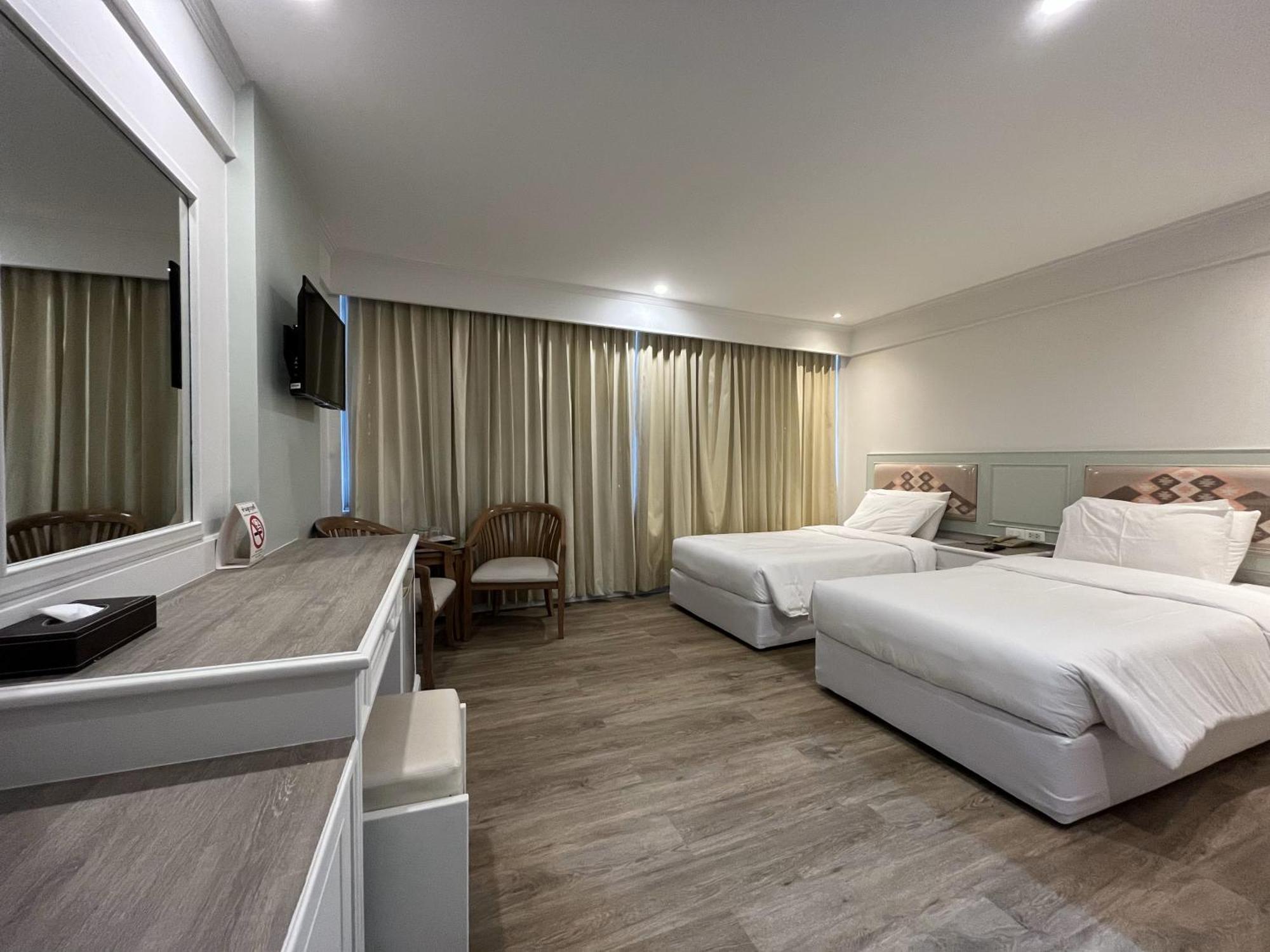 Dhevaraj Hotel Нан Екстер'єр фото