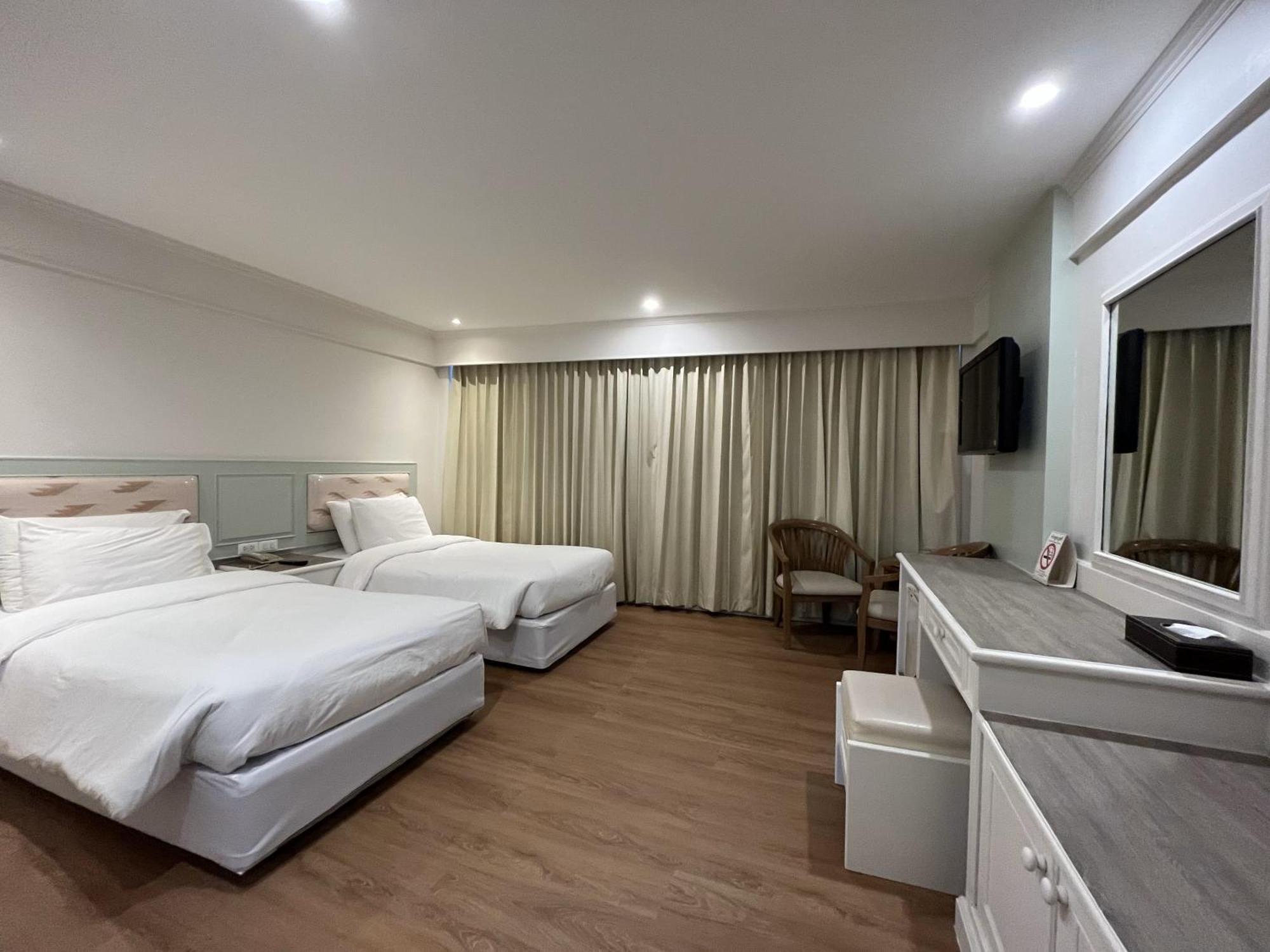 Dhevaraj Hotel Нан Екстер'єр фото