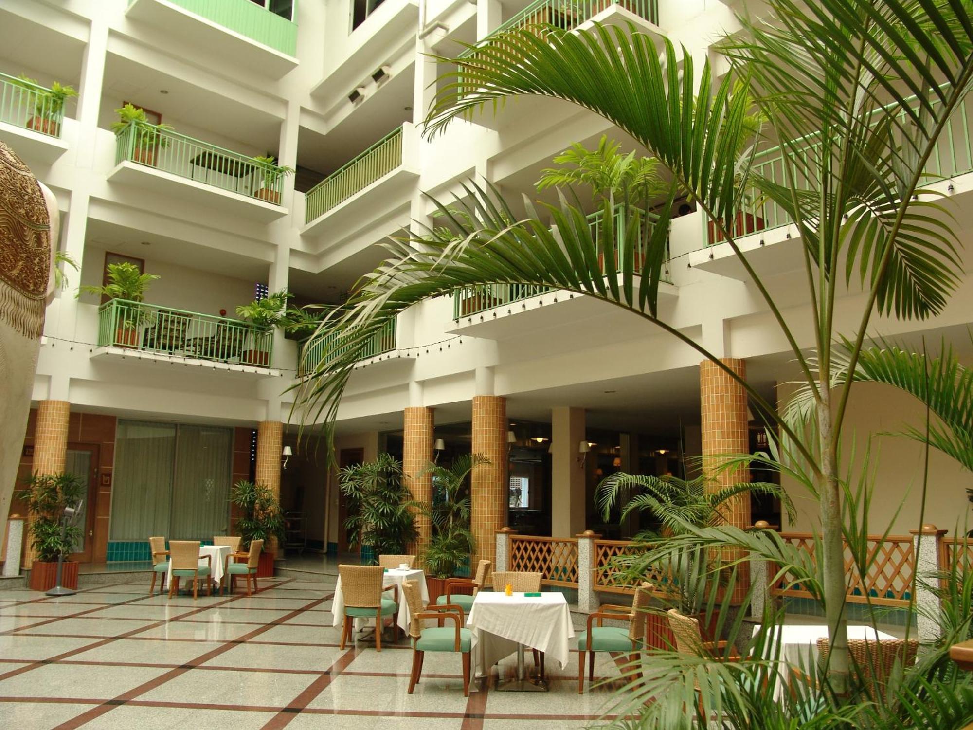 Dhevaraj Hotel Нан Екстер'єр фото