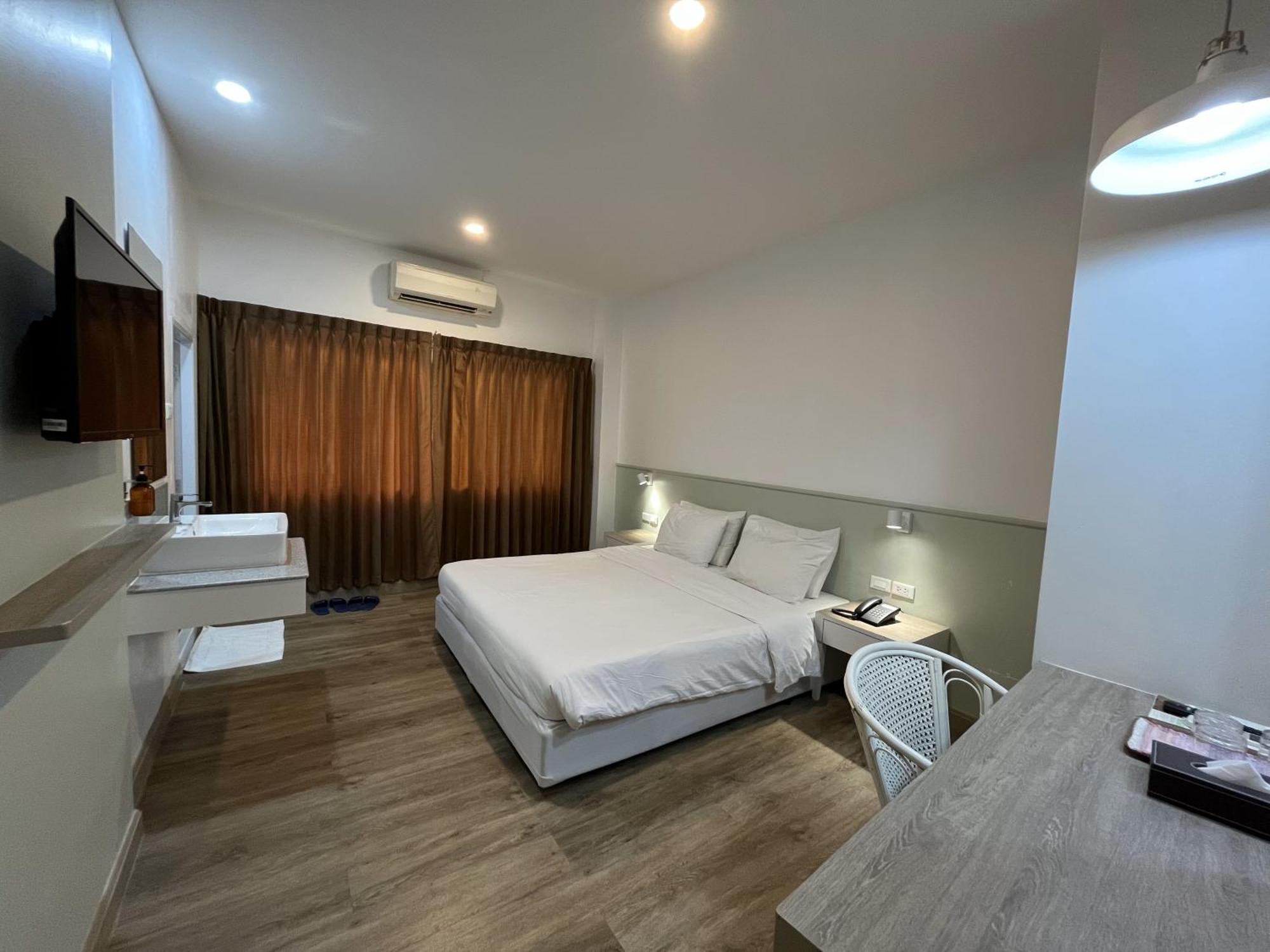 Dhevaraj Hotel Нан Екстер'єр фото