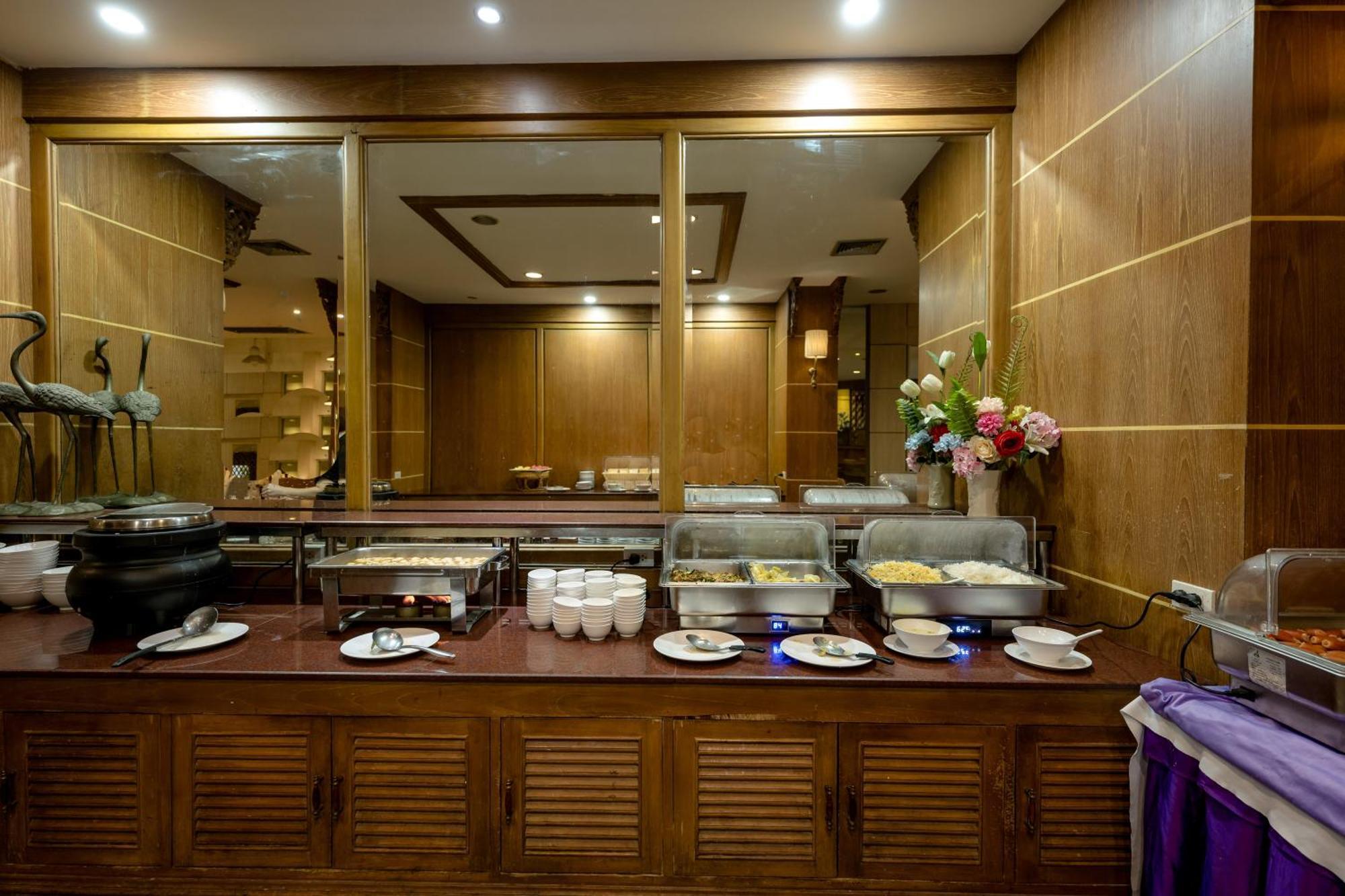 Dhevaraj Hotel Нан Екстер'єр фото