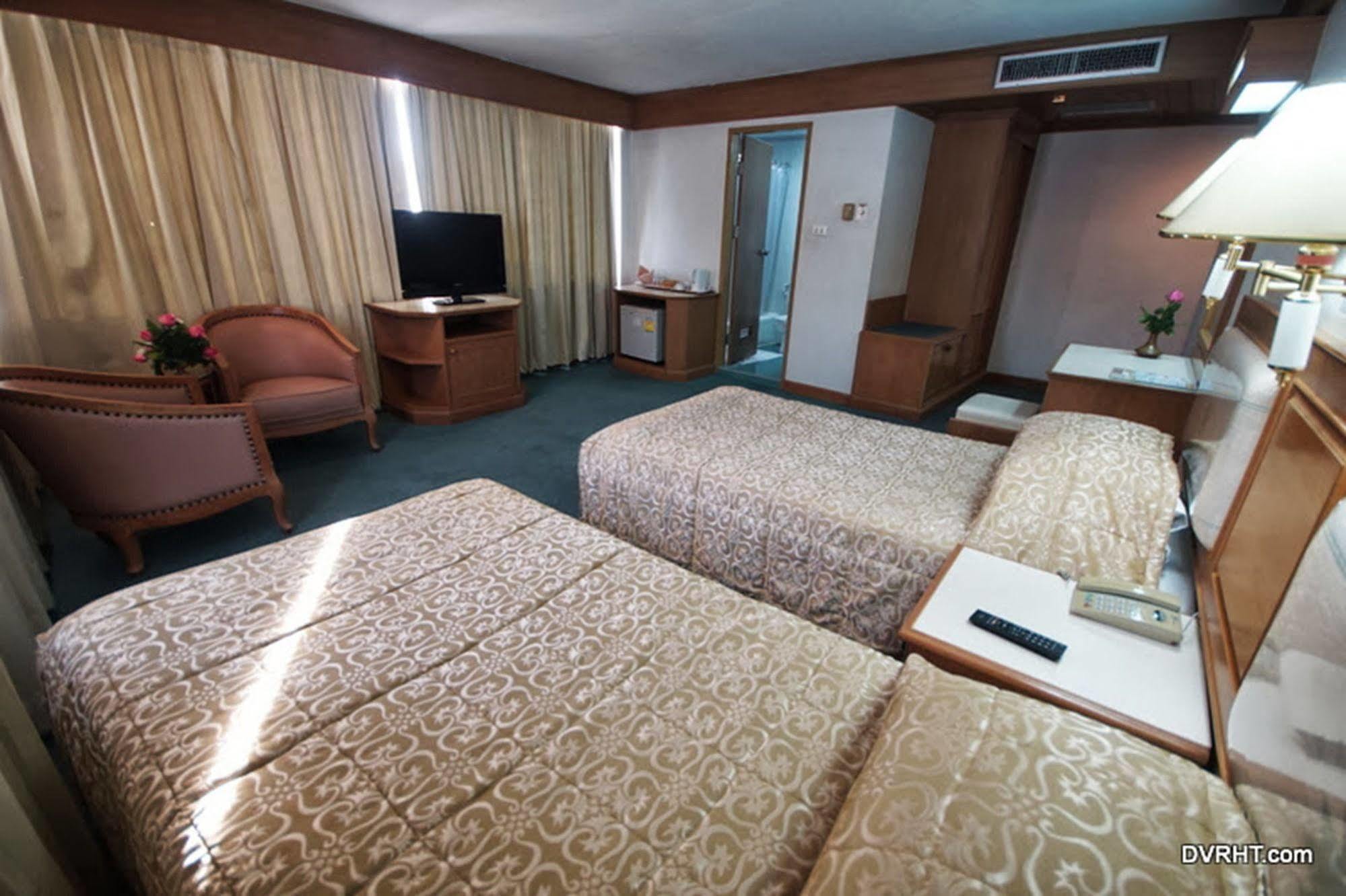 Dhevaraj Hotel Нан Екстер'єр фото